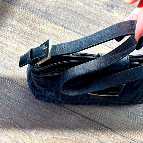 SOLD‼️Fendi Vintage Baguette Shoulder Bag Black - Picture 7 of 12